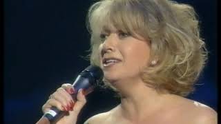 Elaine Paige Performs Memory [upl. by Gnoh]