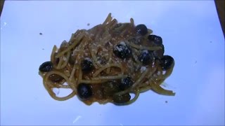 Spaghetti olive e capperi  RICETTA TIPICA 5 [upl. by Jana415]