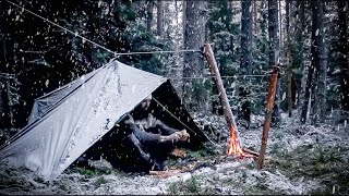 BUSHCRAFT WINTER CAMPING • TARP SHELTER SET UP • LONG LOG FIRE • SNOW❄️ [upl. by Eylhsa]