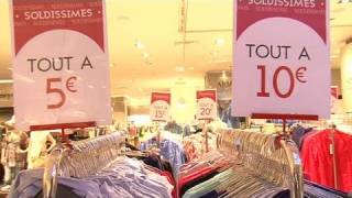 Soldes  renouveler sa garderobe à petits prix [upl. by Bernete]