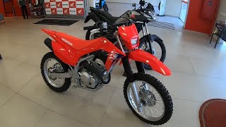 Honda CRF 250F 2025 em detalhes Esportividade pra encarar qualquer trilha [upl. by Ojillek661]