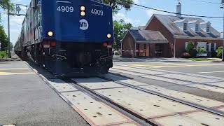 Metro North F40 Arriving in Radburn NJ with New Jersey Transit Train trains mnrr njt f40 [upl. by Namajneb677]