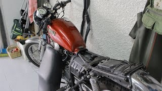 ∆ Cómo desmontar asiento Yamaha SR 250  perdido con los intermitentes [upl. by Eseneg438]