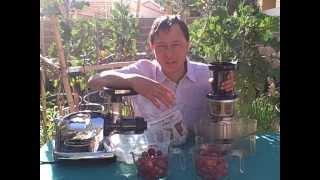 Juicing Grapes in the Omega 8006 amp Omega VRT350 HD Juicers [upl. by Doralia]