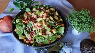 Salată cu quinoa alune rodie și avocado [upl. by Eustis14]