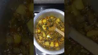 Aloo baingan ki sabzi aloo baingan ki sabjifood trending foodiegorlmariam4520 [upl. by Dranreb]