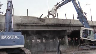 La demolizione del ponte crollato dopo lesplosione a Bologna [upl. by Ahl]