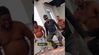 Robinio Mundibu avec sa nouvelle danse qui fait rire 😂😂😂 robiniomundibu congo fallyipupa [upl. by Trepur]