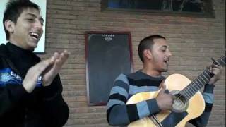 Gitanos cantan a los Chichos en Barceloneta [upl. by Nnairrek147]