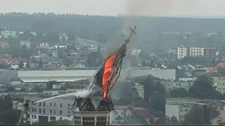 Pożar w Białymstoku  Moment Zawalenia się Dachu Wieży Kościoła [upl. by Petty]