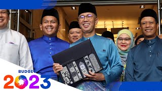 Zafrul wraps up Budget 2023 highlights bag from Sarawak weavers [upl. by Natsreik]