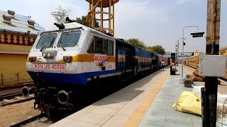 Idle Sound of LKO Wdp4 At Bikaner Junction  Indian Railways  Emd Sound [upl. by Gildas]