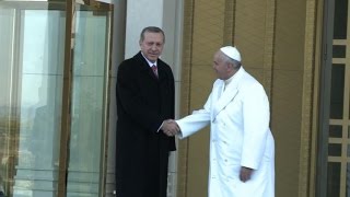 Turquie le pape François demande le dialogue interreligieux [upl. by Hirschfeld]