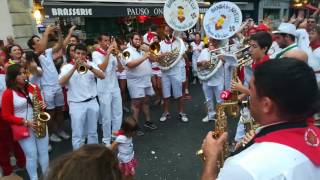 fêtes de BAYONNE 2017 banda les JOYEUX de St pierre DIRUBE hymne La Peña Baiona [upl. by Tarrsus]