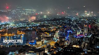 Nouvel an  Spectacle de feux dartifice vu depuis la Montagne des Signaux à minuit [upl. by Haissem922]