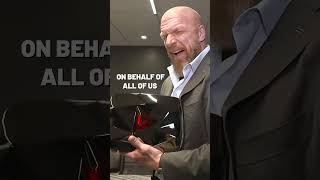 Le entregan a WWE el boton de diamante rojo de YouTube [upl. by Ettore]