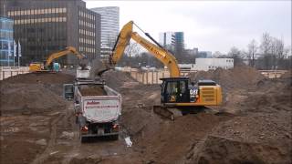 Bagger CAT LKW beladen Baustelle und glatter Untergrund [upl. by Eiralam249]