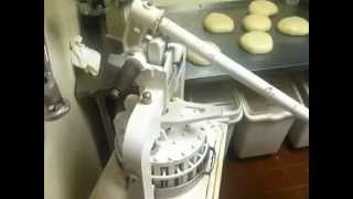 How to use a dough divider [upl. by Bruni]