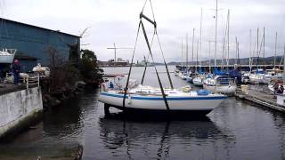 Hauling a sailboat with a crane [upl. by Almeida]