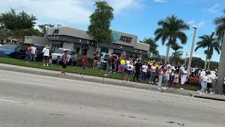 Happy Venezuelans celebrate something possibly an election ￼in Bradenton Florida [upl. by Marriott]