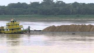 BALSA TRANSPORTANDO CASCALHO NO RIO SOLIMÕES  AMAZÔNIA [upl. by O'Donoghue406]