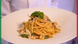 イカと黄トマトの地中海パスタ！【Linguine con Pomodorini Gialli Olive e Calamaretti】 [upl. by Giffard]