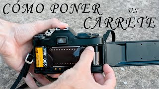 CÓMO PONER un CARRETE de FOTOS en una CÁMARA ANALÓGICA Tutorial rápido [upl. by Htims249]