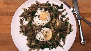 Recette  Poêlée de champignons des bois persil plat et oeuf poché aux épices [upl. by Nnylaj]