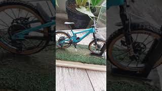 Miniature MTBfinger bike  Santa Cruz Bronson [upl. by Ssur]