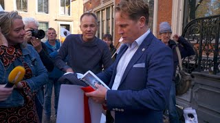 Staatssecretaris krijgt petitie tegen munitiedepot [upl. by Aliakam]