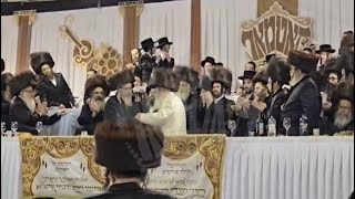 Satmar Rebbe R’ Zalmen Leib Dances With Viznitz Williamsburg Rebbe At The Wedding Of His Grandchild [upl. by Ettenay]