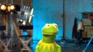 Kermit Gets Set Up feat Miss Piggy Kermit the Frog Julie Bowen Viola Davis and Joel McHale [upl. by Bail]