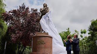 Toshkentda Botir Zokirov haykali ochildi [upl. by Ocicnarf553]