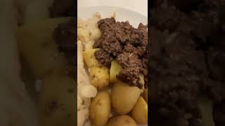 Krieltjes bloemkool en rul gebakken gehakt diner eten [upl. by Farrington734]