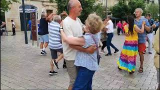 Accordeon en Ville  Danse en Ville de Dijon Fete de la Vigne  Musique Scottish Esperanza [upl. by Akemor]