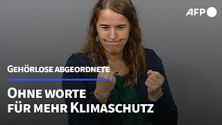 Gehörlose Abgeordnete wirbt im Bundestag für mehr Klimaschutz  AFP [upl. by Eserehs928]