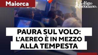 Paura sullaereo per Maiorca il volo è in mezzo alla tempesta con raffiche di vento a 130 km orari [upl. by Neyuq982]