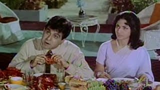 Waheeda Rehman meets Dilip Kumar  Movie Scene  Ram Aur Shyam [upl. by Cyprian]