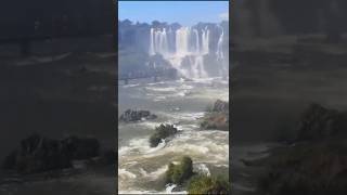 La belleza natural y exuberante de las Cataratas del Iguazú en Brasil Una visita inolvidable 😍 [upl. by Jentoft]