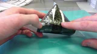 How to Open an Onigiri おにぎりの開け方 [upl. by Eadahs]