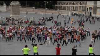 Flash Mob Gangnam Style a Piazza del Popolo Roma [upl. by Elocyn795]