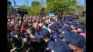 Belind Këlliçi  Protesta e 21të para Bashkisë Tiranë [upl. by Yenor]