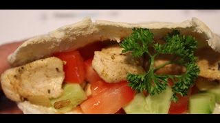 Die schnelle low fat Gyros Pita  gesundes Fitness Rezept [upl. by Charmine544]