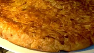 Spansk tortilla m 3 ingredienser løg kartofler amp æg  Kartoffelomelet til tapas  Opskrift  131 [upl. by Howland5]