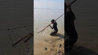 নদীতে মাছ ধরার অসাধারণ টেকনিক viralvideo fishing [upl. by Assilim]