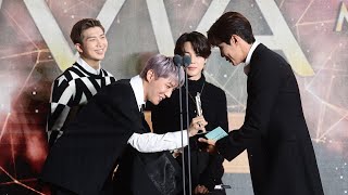 Kim Seonho presenting Listeners Choice Awards to BTS at 2021 The Fact Music Awards [upl. by Etnuad]