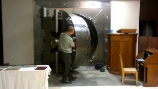 Closing a round bank vault door [upl. by Ajdan]