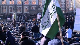 Charlie des centaines de milliers de manifestants à Grozny [upl. by Anitsugua460]