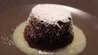 Tortino al cioccolato dal cuore caldo su salsa di pere e zenzero  Ricetta [upl. by Dylane726]