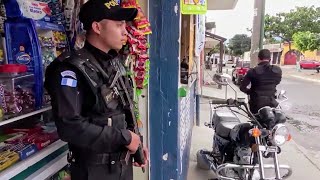 Police in Guatemala are totally unequipped [upl. by Nylsoj]